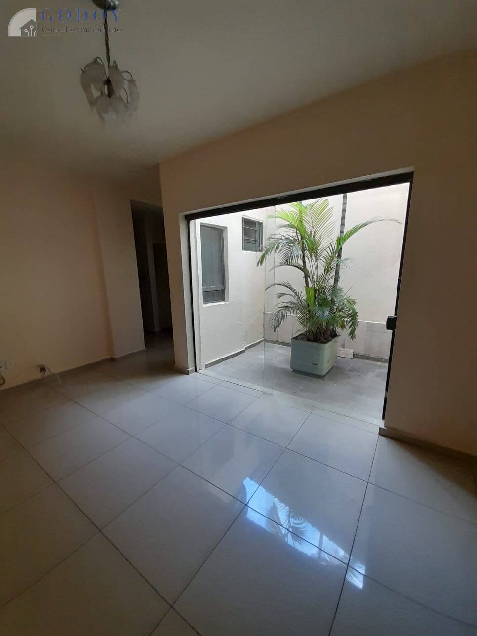Casa à venda com 2 quartos, 143m² - Foto 1