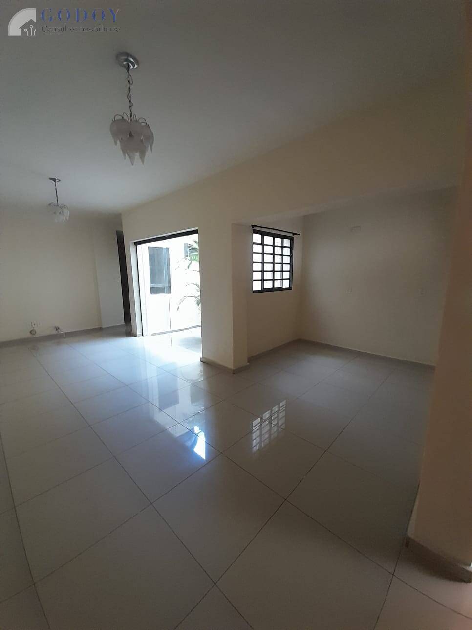 Casa à venda com 2 quartos, 143m² - Foto 2