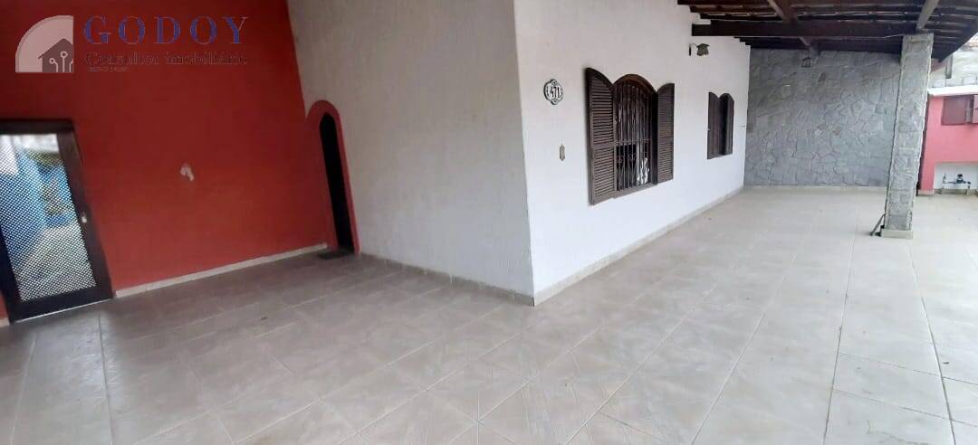Casa à venda com 3 quartos, 209m² - Foto 1