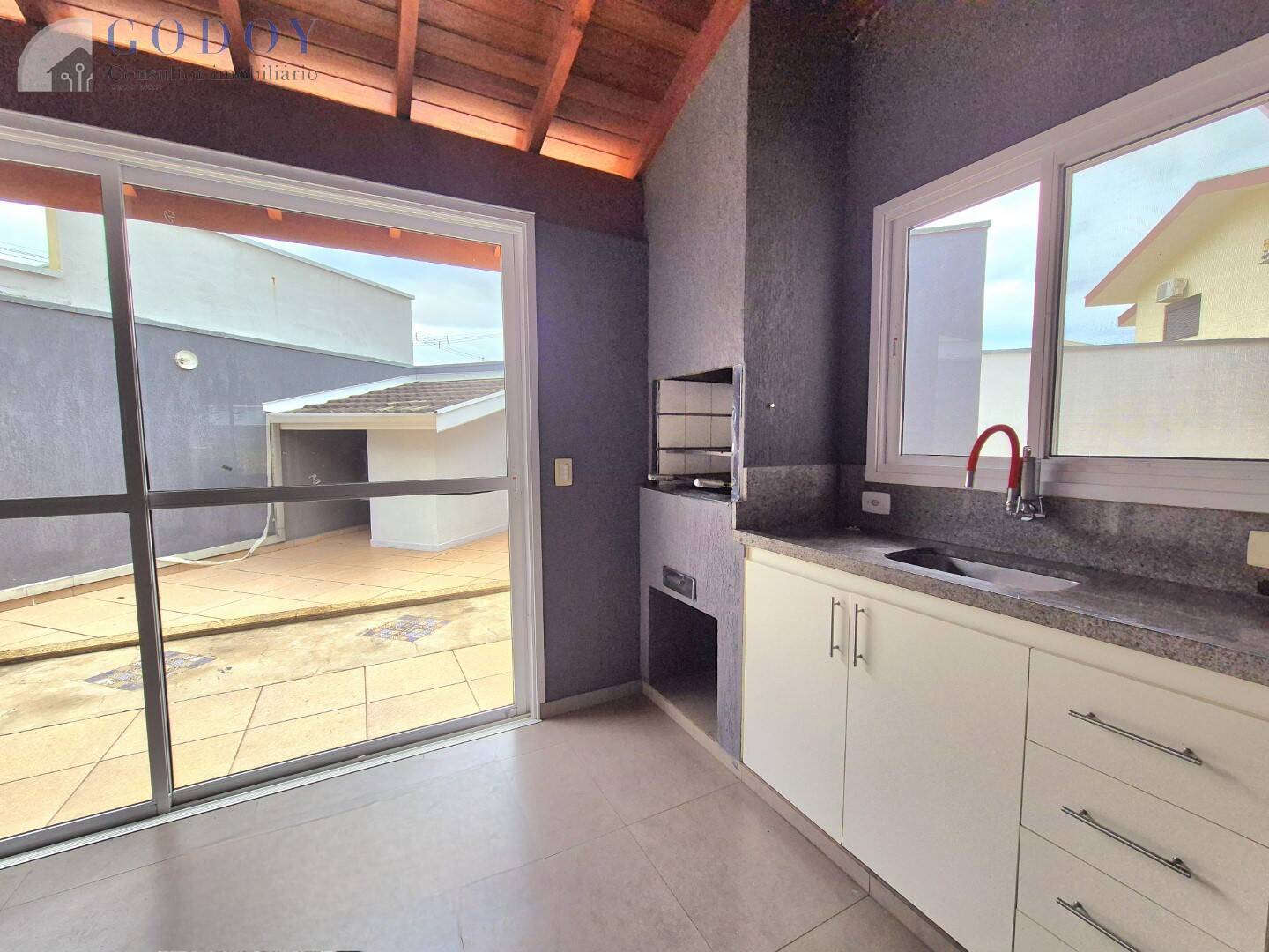 Casa de Condomínio à venda e aluguel com 3 quartos, 220m² - Foto 9