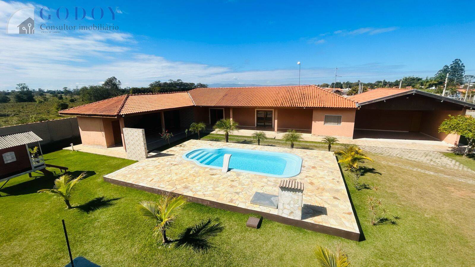 Chácara à venda com 3 quartos, 230m² - Foto 1