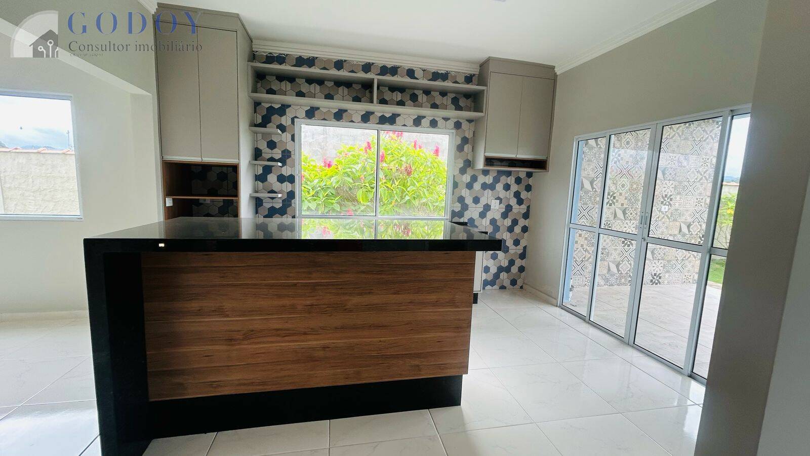 Chácara à venda com 3 quartos, 230m² - Foto 1