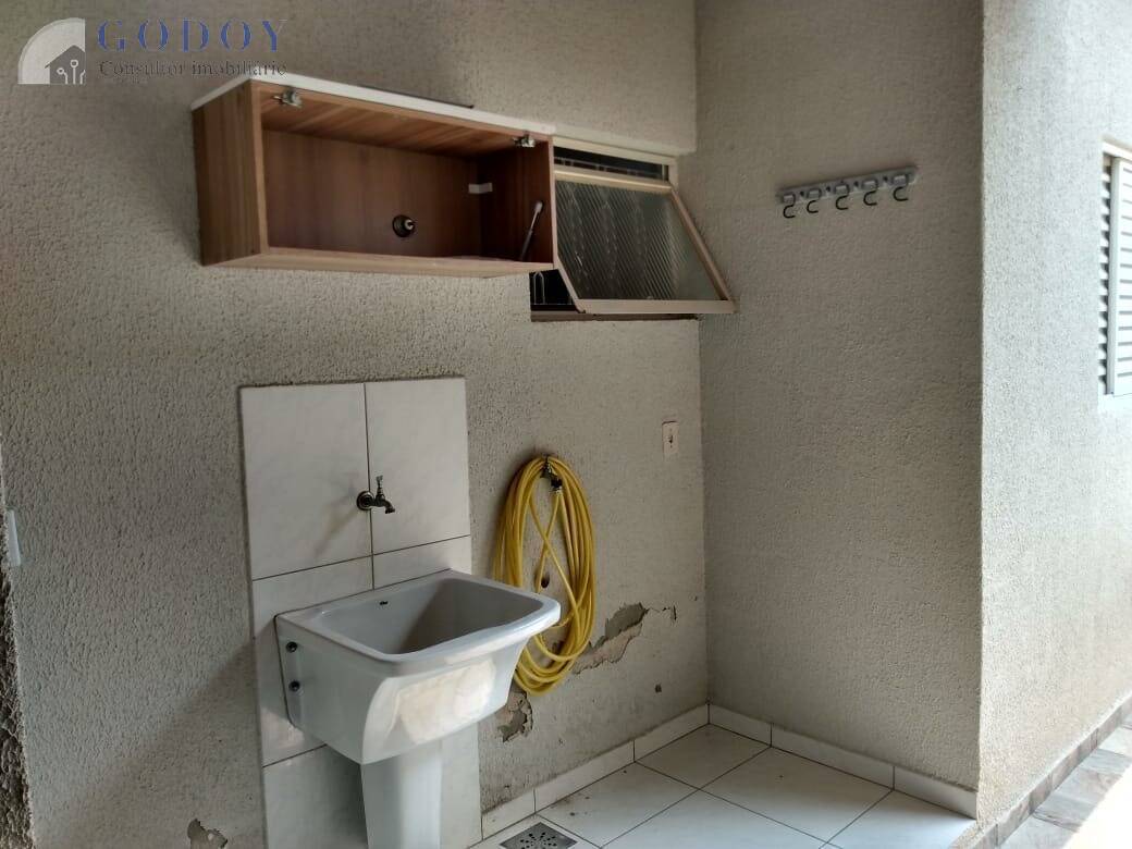Casa à venda com 2 quartos, 65m² - Foto 2