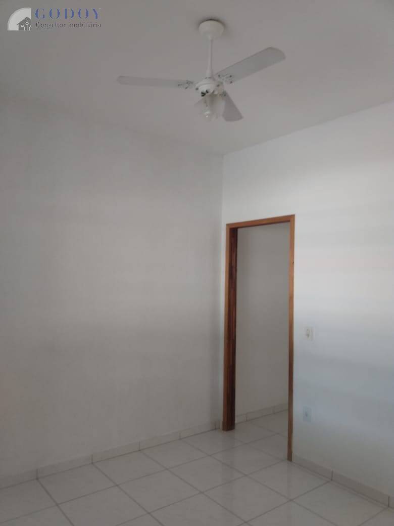 Casa à venda com 2 quartos, 65m² - Foto 4