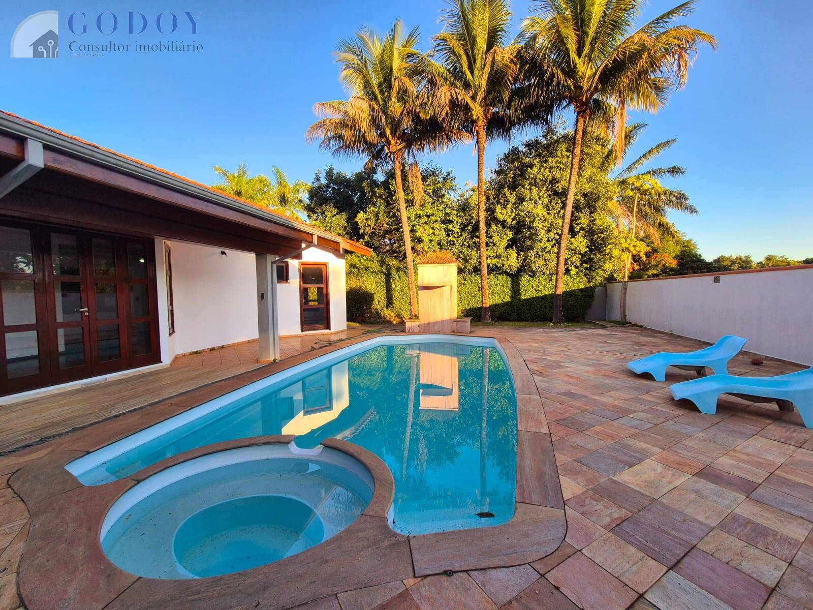 Casa à venda e aluguel com 4 quartos, 600m² - Foto 1