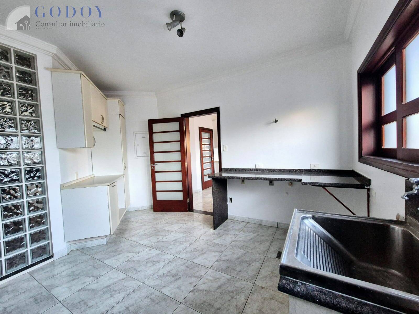 Casa à venda e aluguel com 4 quartos, 600m² - Foto 12