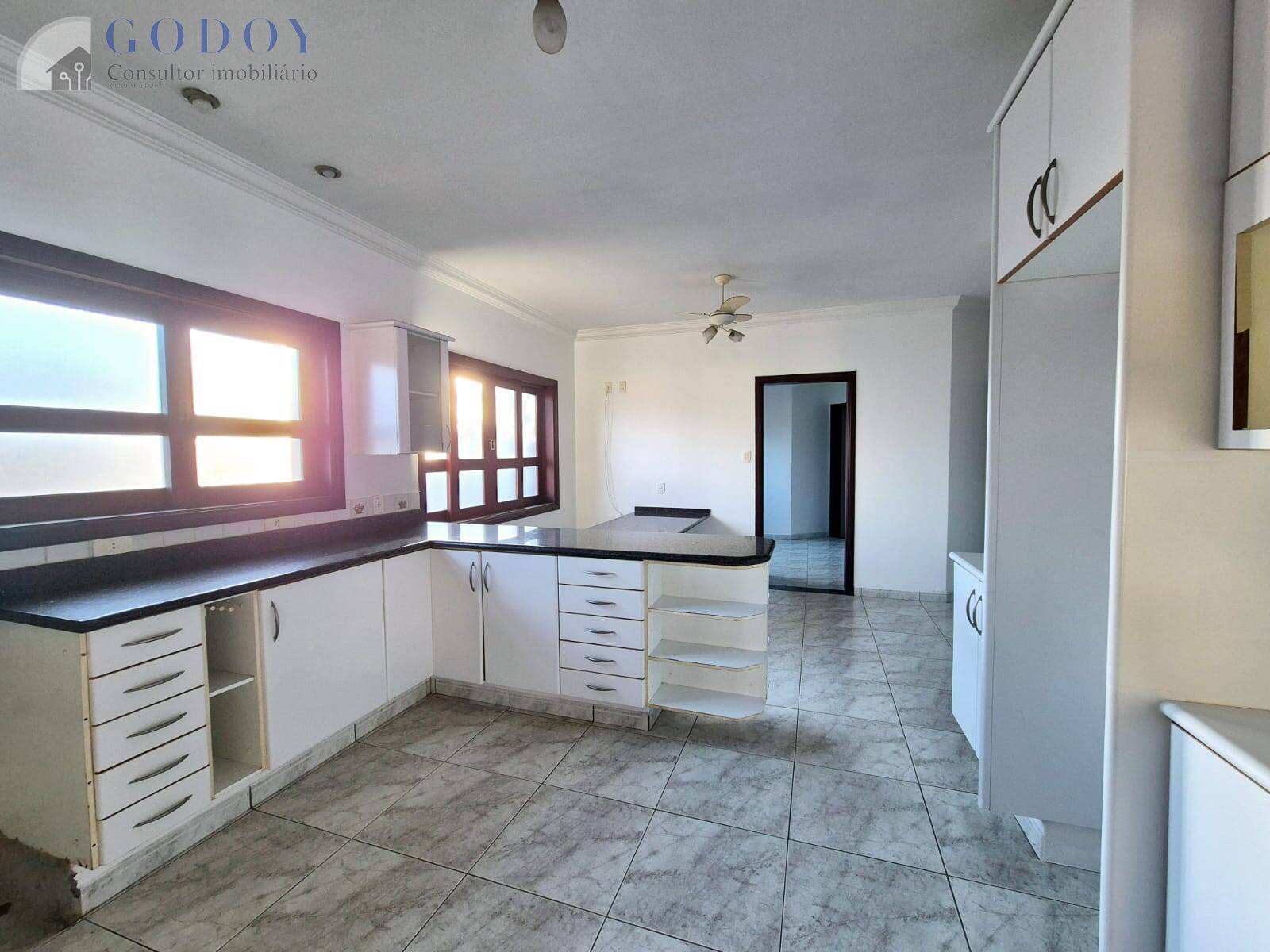 Casa à venda e aluguel com 4 quartos, 600m² - Foto 13