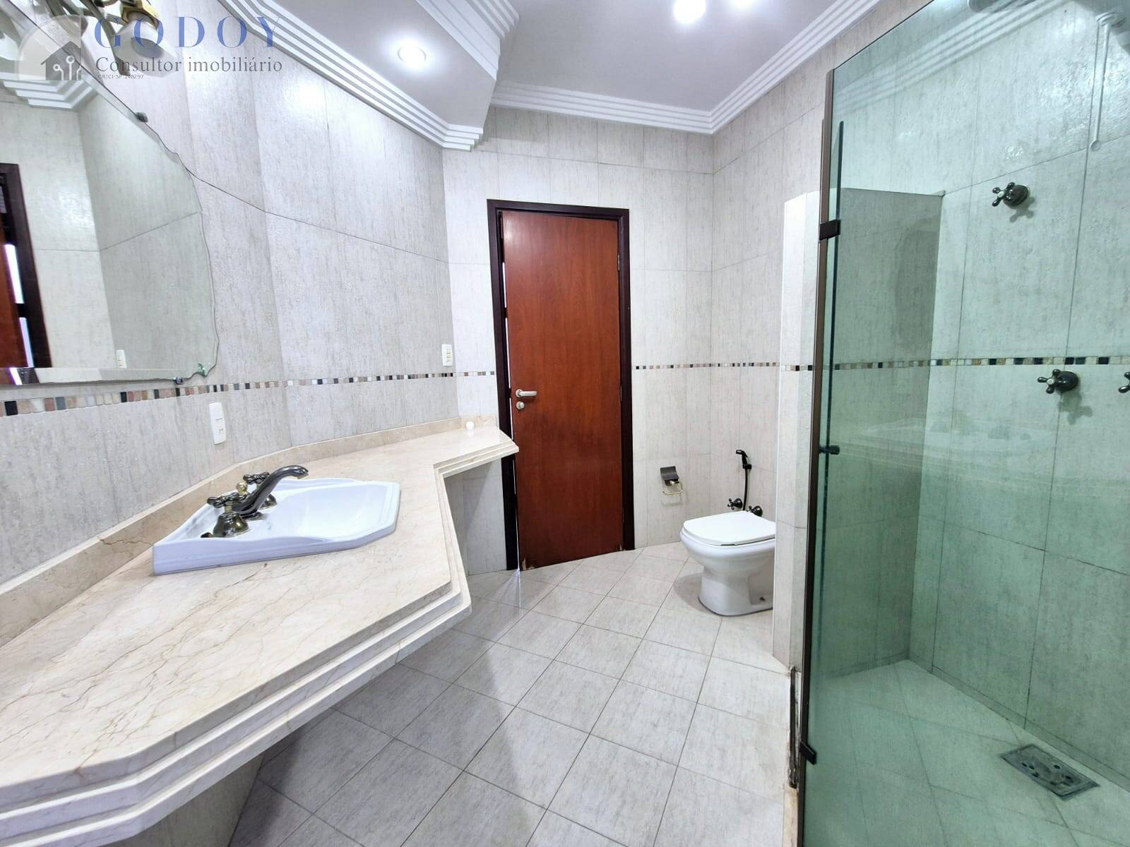 Casa à venda e aluguel com 4 quartos, 600m² - Foto 20