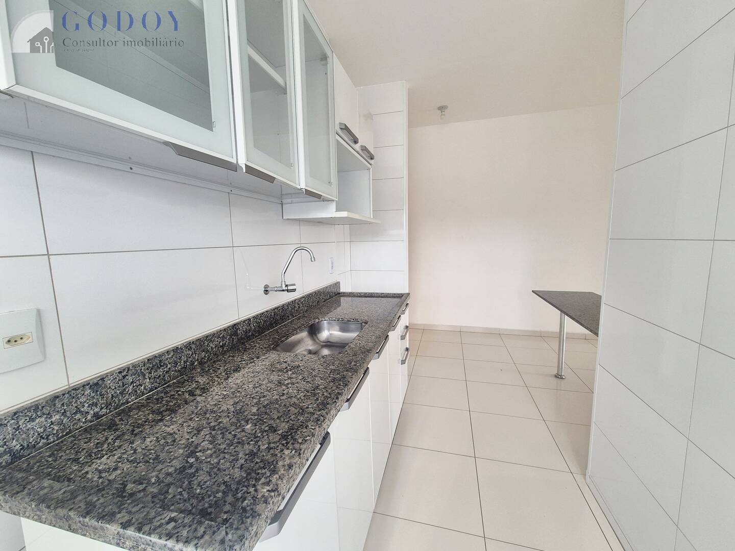 Apartamento à venda com 2 quartos, 68m² - Foto 4