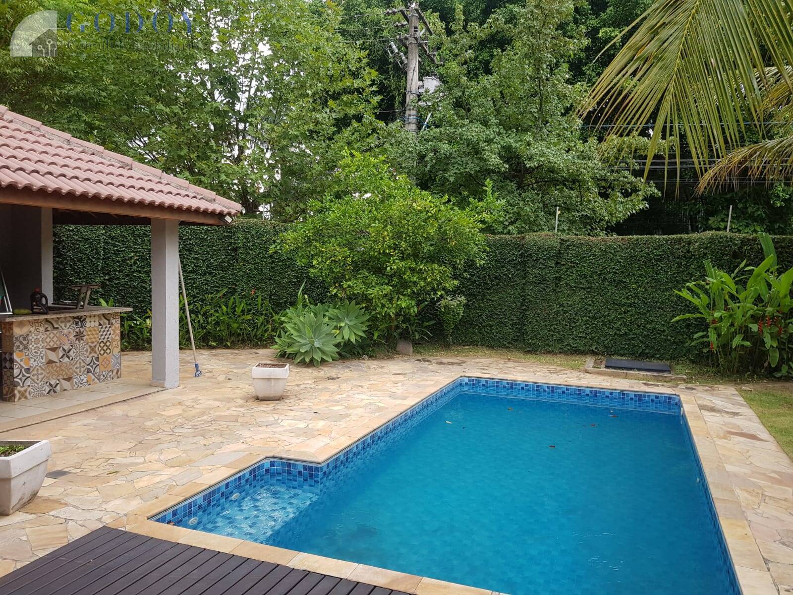 Casa para alugar com 4 quartos, 280m² - Foto 2