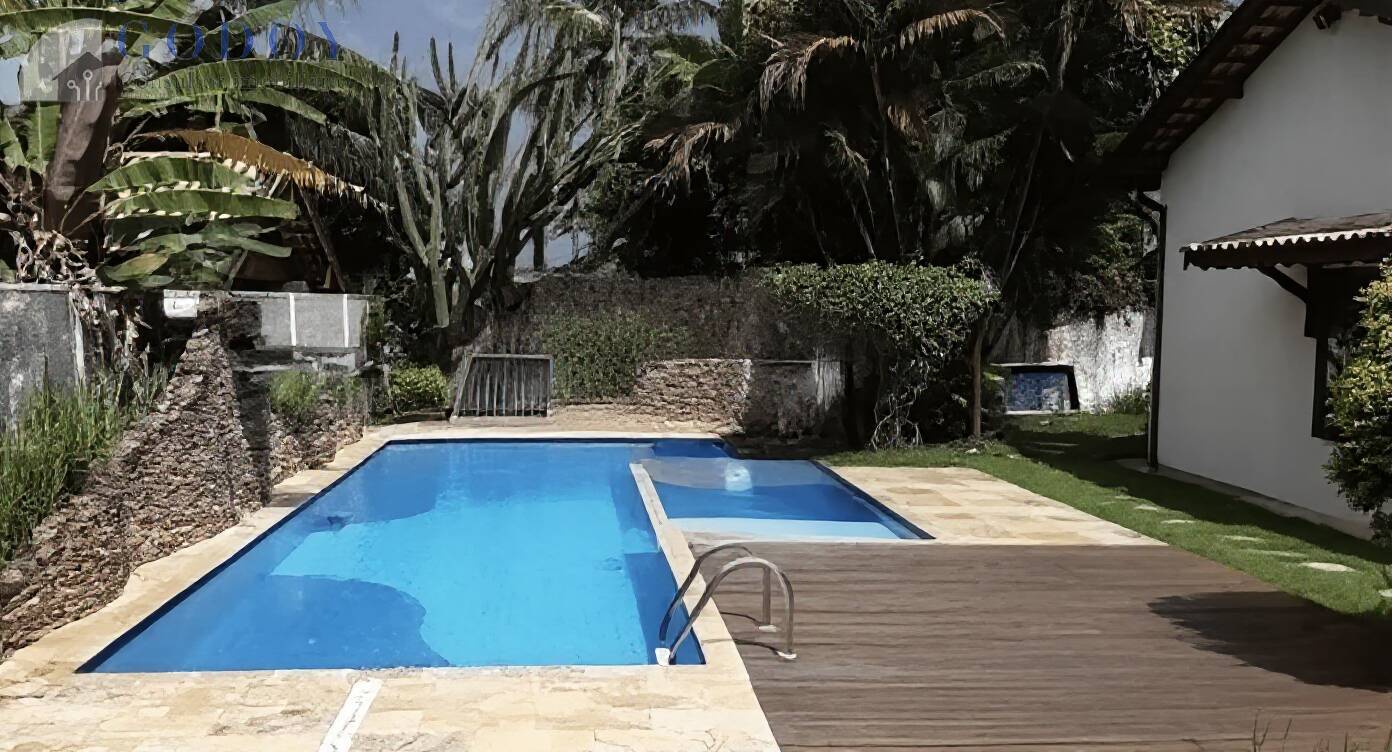 Casa para alugar com 4 quartos, 396m² - Foto 1