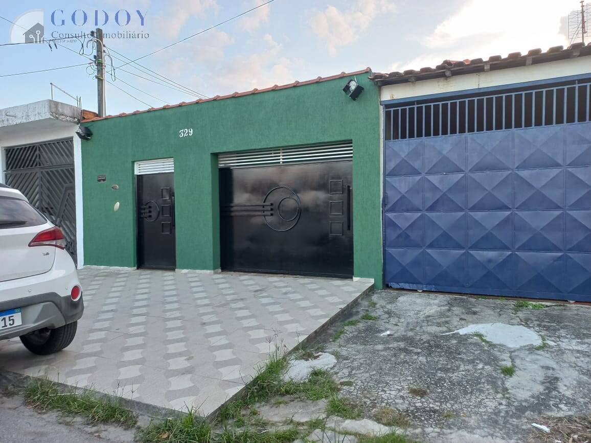 Casa à venda com 2 quartos, 110m² - Foto 1