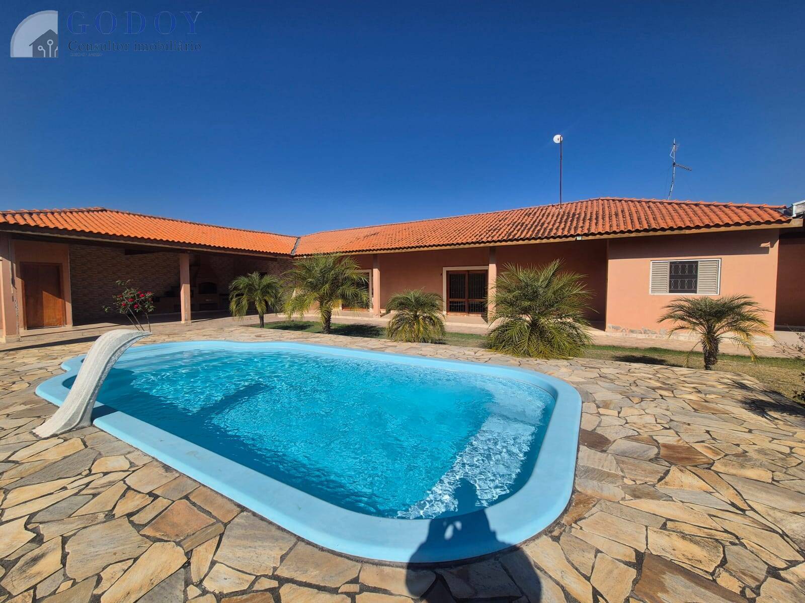 Chácara à venda com 3 quartos, 230m² - Foto 2