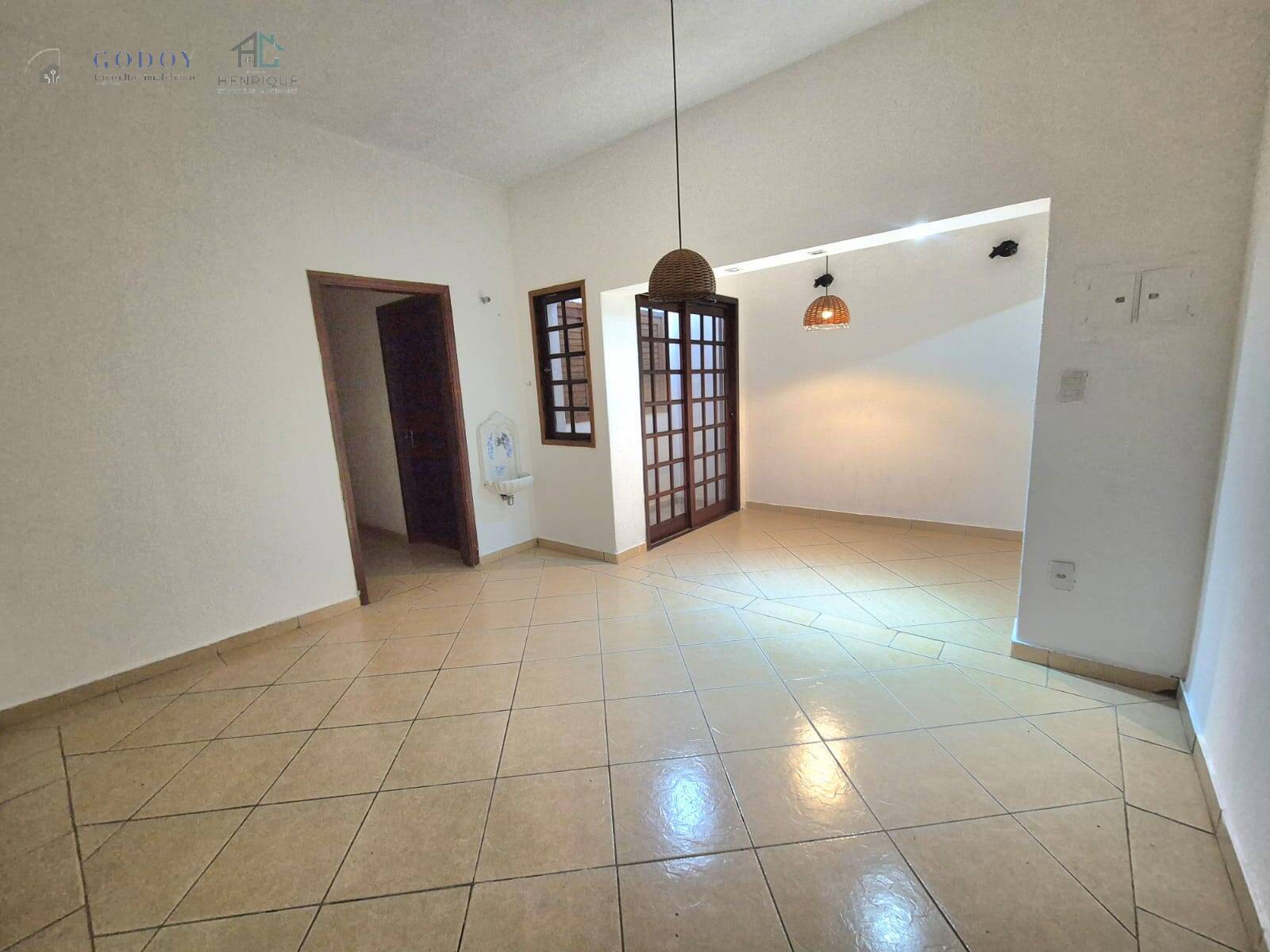 Casa, 4 quartos, 210 m² - Foto 1