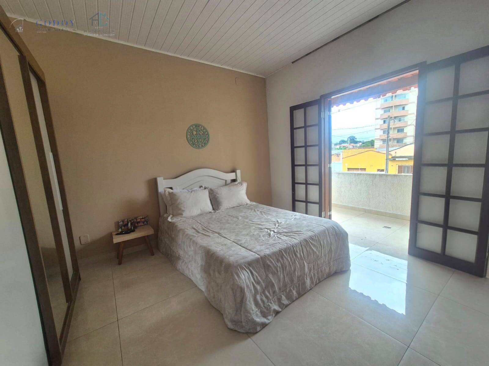Sobrado, 4 quartos, 240 m² - Foto 1