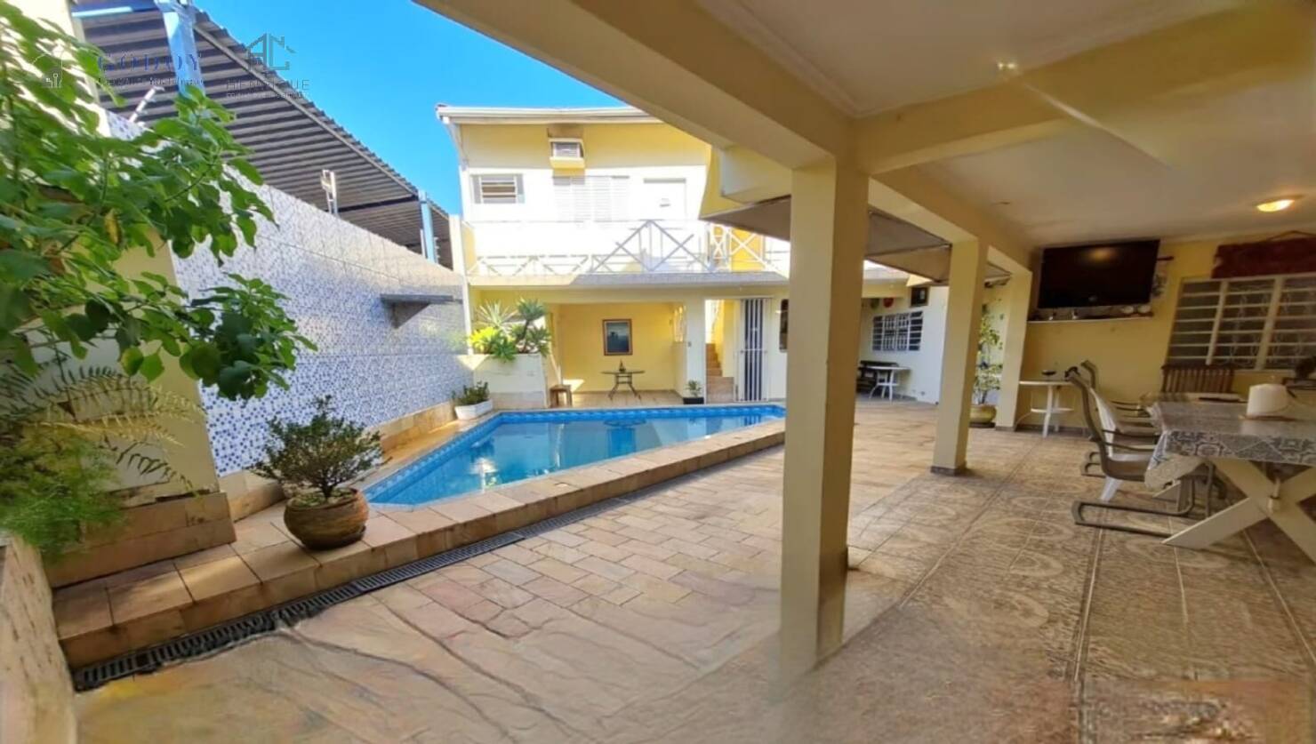 Sobrado, 4 quartos, 214 m² - Foto 1